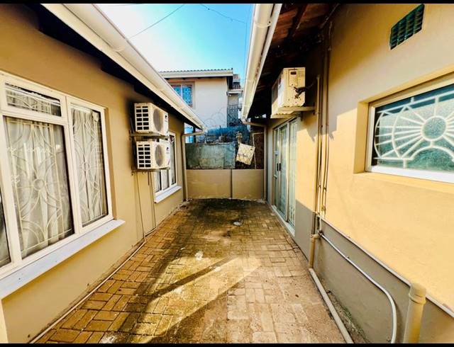 4 BEDROOM HOUSE FOR SALE IN CASTLE HILL